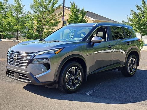Certified 2024 Nissan Rogue SV w/ SV Premium Package AWD/4WD image 3