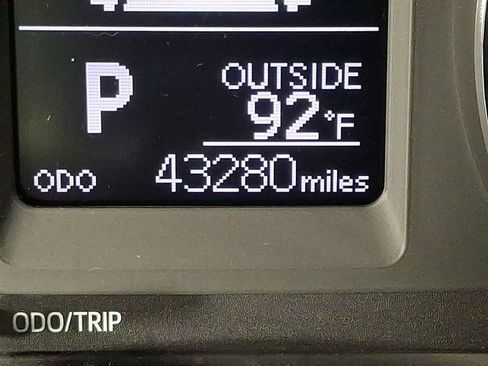 Used 2018 Toyota Corolla LE FWD image 19