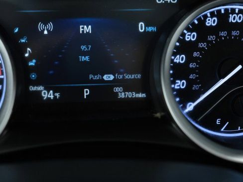 Used 2022 Toyota Camry XLE AWD/4WD image 18