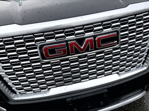 Used 2023 GMC Yukon XL Denali w/ Denali Reserve Package image 32