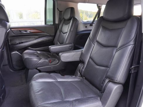 Used 2019 Cadillac Escalade ESV Premium Luxury image 32