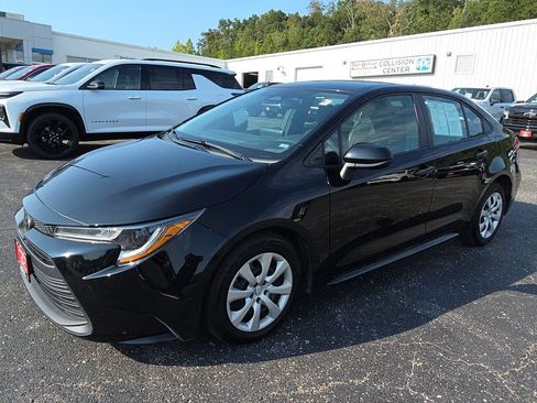 Used 2025 Toyota Corolla LE FWD image 4
