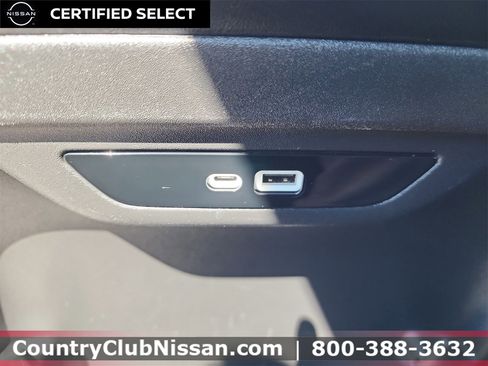Used 2024 Chrysler Pacifica Touring-L image 24