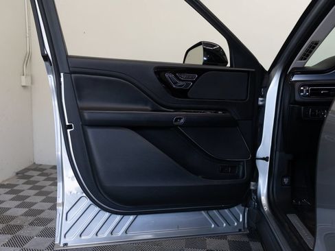 Used 2023 Lincoln Aviator AWD image 16