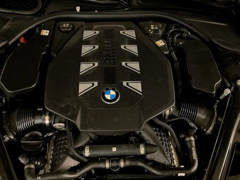 Certified 2025 BMW 760i xDrive w/ Executive Package image 30