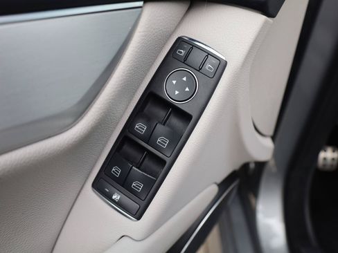 Used 2014 Mercedes-Benz C 250 Sedan image 38