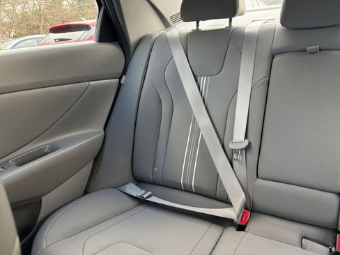 Used 2025 Hyundai Elantra SEL image 38