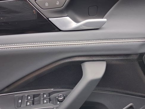 New 2026 Volkswagen Tiguan SEL R-Line AWD/4WD image 18