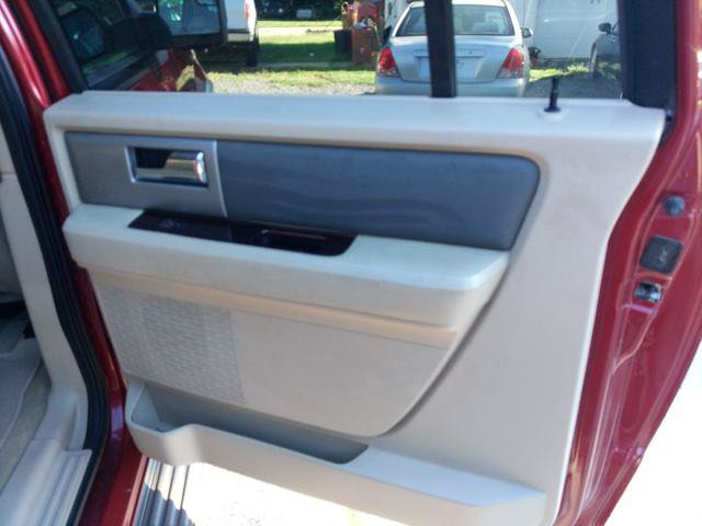 Used 2014 Ford Expedition EL XLT w/ Equipment Group 202A AWD/4WD image 17