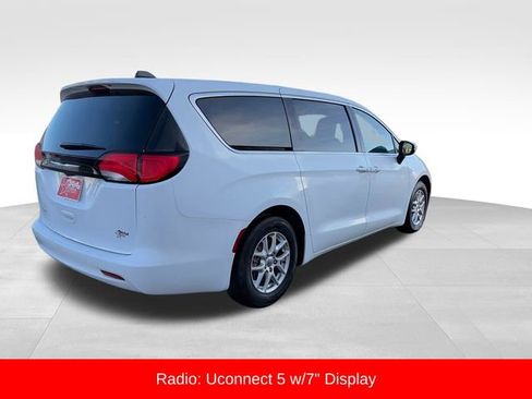 Used 2023 Chrysler Voyager LX image 7