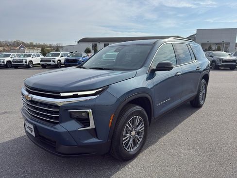New 2026 Chevrolet Traverse LT w/ Driver Confidence Package FWD image 2