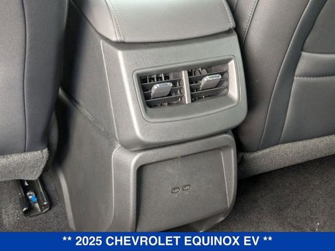 New 2025 Chevrolet Equinox EV LT image 27