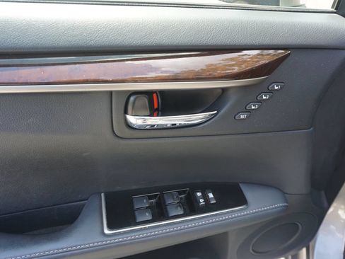 Used 2016 Lexus ES 350 w/ Premium Package w/Wood Trim FWD image 3