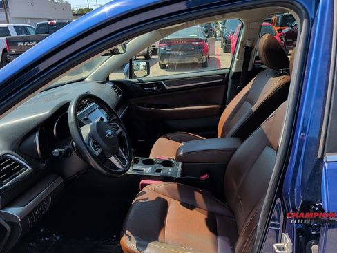 Used 2017 Subaru Outback 2.5i Touring AWD/4WD image 11