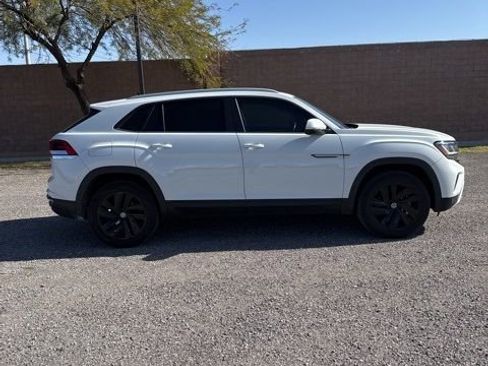 Used 2022 Volkswagen Atlas Cross Sport SE image 4