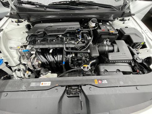 Used 2025 Hyundai Elantra SEL image 32