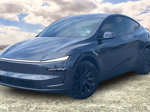 Used 2026 Tesla Model Y AWD image 3