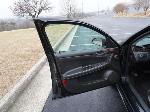 Used 2014 Chevrolet Impala LT w/ LT Sunroof Package image 16