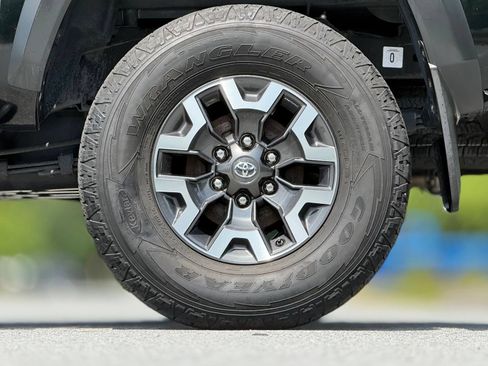 Used 2019 Toyota Tacoma TRD Off-Road w/ Technology Package RWD image 19