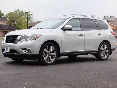 Used 2016 Nissan Pathfinder Platinum AWD/4WD image 11