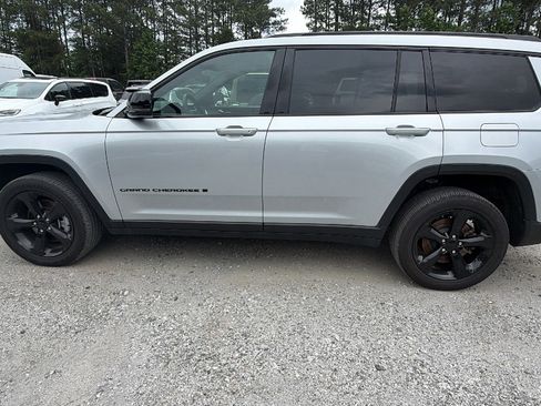 Used 2025 Jeep Grand Cherokee L Altitude AWD/4WD image 11