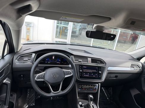 Used 2022 Volkswagen Tiguan SE AWD/4WD image 14