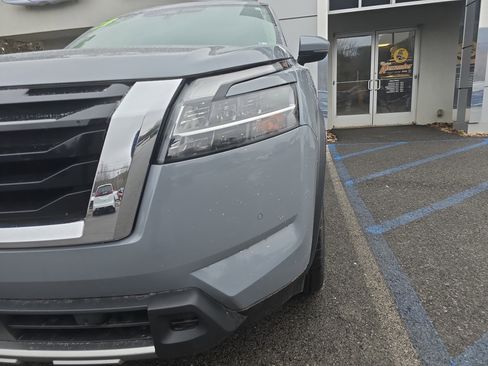 Used 2023 Nissan Pathfinder Platinum image 10