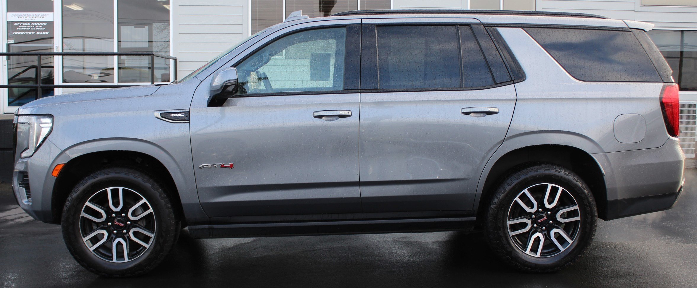 Used 2021 GMC Yukon AT4 w/ Rear Media and Nav Package AWD/4WD image 3