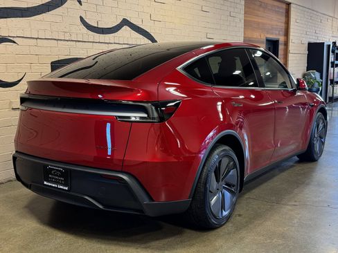 Used 2026 Tesla Model Y Long Range AWD/4WD image 4