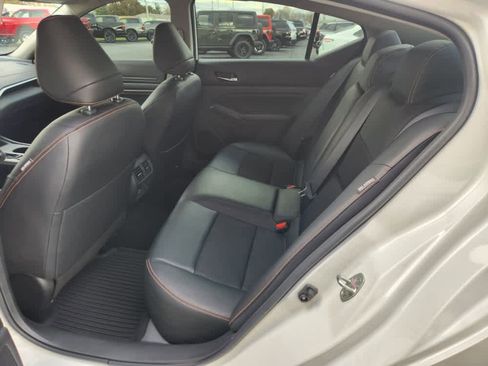 Used 2022 Nissan Altima 2.5 SR image 14