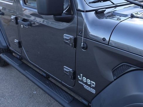 Used 2019 Jeep Wrangler Unlimited Sport S AWD/4WD image 6