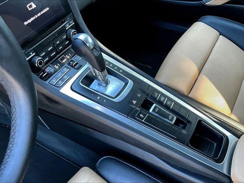 Used 2020 Porsche 718 Boxster RWD image 17