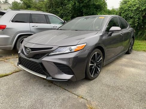 Used 2020 Toyota Camry XSE FWD image 4