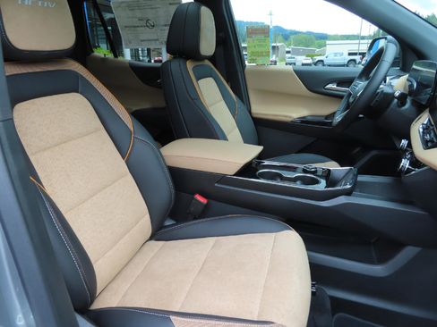 New 2025 Chevrolet Equinox ACTIV w/ Safety and Technology Package image 38