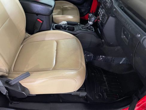 Used 2019 Jeep Wrangler Rubicon w/ Cold Weather Group image 25