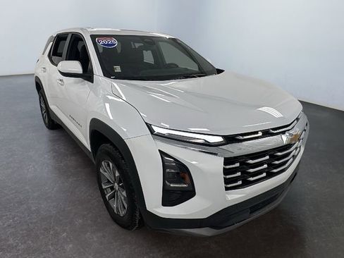 Used 2025 Chevrolet Equinox LT image 1