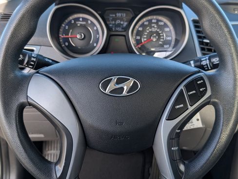 Used 2016 Hyundai Elantra SE FWD image 18