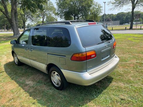 Used 1999 Toyota Sienna LE image 21