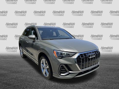 Used 2020 Audi Q3 2.0T Premium w/ Convenience Package AWD/4WD image 2