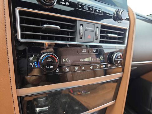 Used 2024 INFINITI QX80 Sensory AWD/4WD image 17