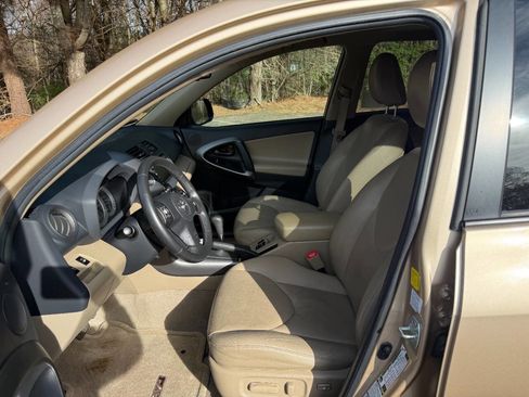 Used 2011 Toyota RAV4 Limited AWD/4WD image 2