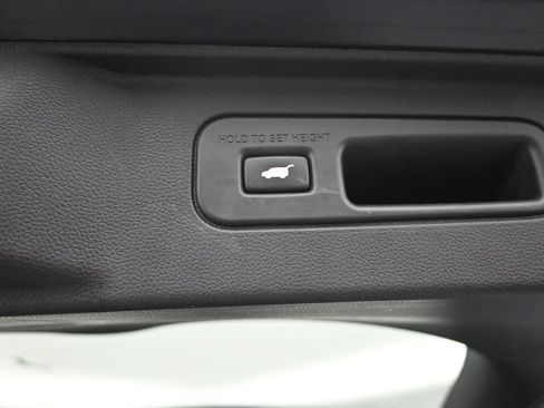 Used 2025 Honda Pilot TrailSport image 14