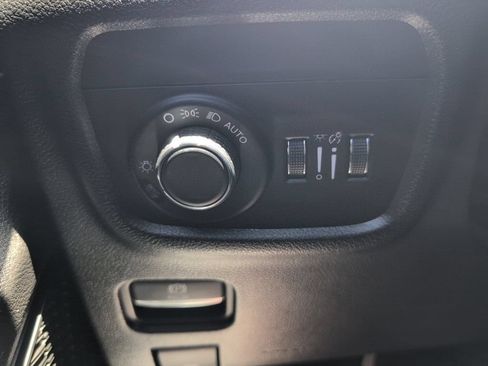 Used 2023 Jeep Grand Cherokee Laredo RWD image 26