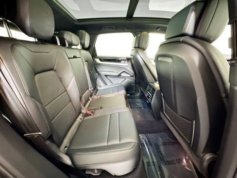 Used 2025 Porsche Cayenne image 23