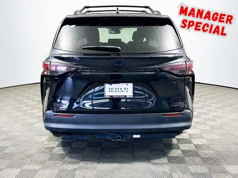Used 2023 Toyota Sienna XLE Woodland Edition AWD/4WD image 7