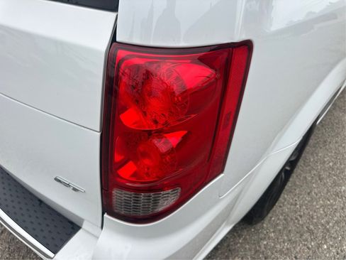 Used 2017 Dodge Grand Caravan GT FWD image 22