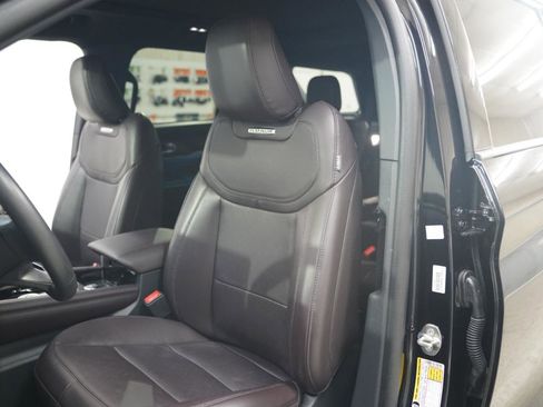 Used 2025 Ford Explorer Platinum RWD image 25