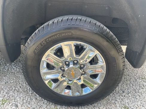 Used 2024 Chevrolet Silverado 2500 High Country w/ Technology Package AWD/4WD image 18