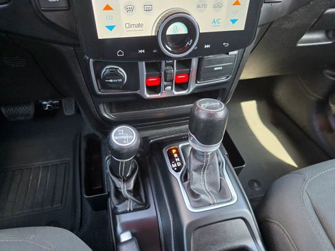Used 2019 Jeep Wrangler Unlimited Sahara w/ Safety Group AWD/4WD image 36