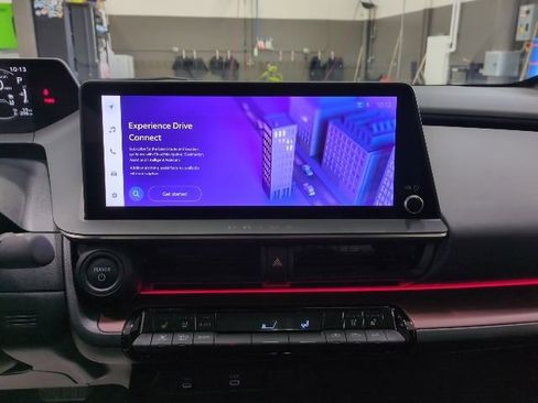 Used 2024 Toyota Prius Prime Premium FWD image 9